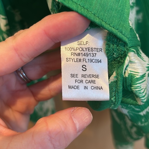 Molly Green Blouse Green Floral Tie Front Flowy Boho Size Small - Picture 6 of 6